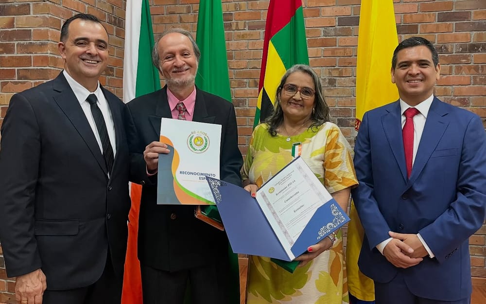 Reconocimientos en 60 años del Colegio José Elías Puyana imagen de la publicación