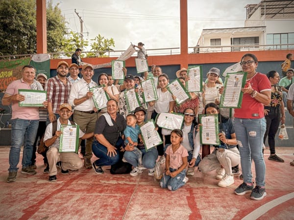 Regresaron a sus predios 17 familias de Santander despojadas de sus tierras por los violentos imagen de la publicación