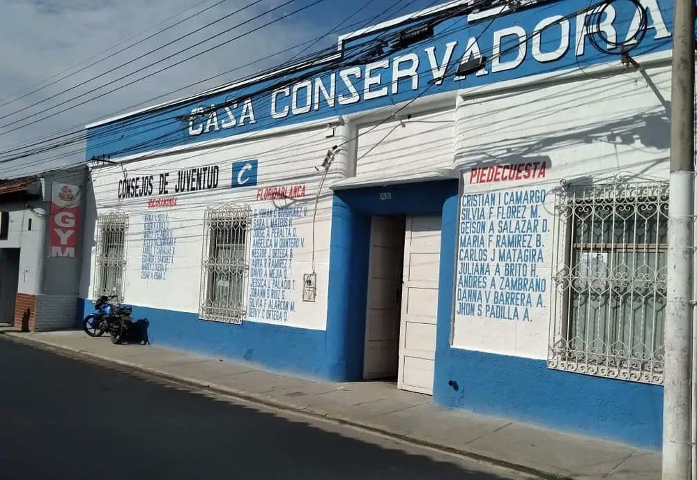 Graves daños en la sede del partido conservador imagen de la publicación