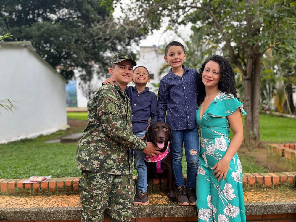 Gran homenaje a un súper papá militar con vocación de servicio imagen de la publicación