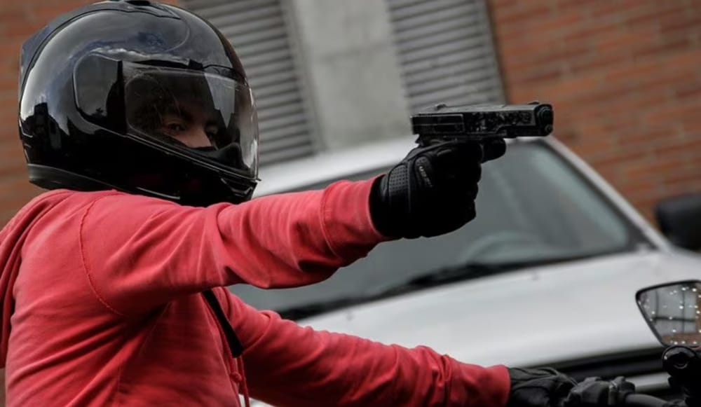 Familia viajaba en una camioneta y cuatro ‘motorratas’ los atracaron imagen de la publicación