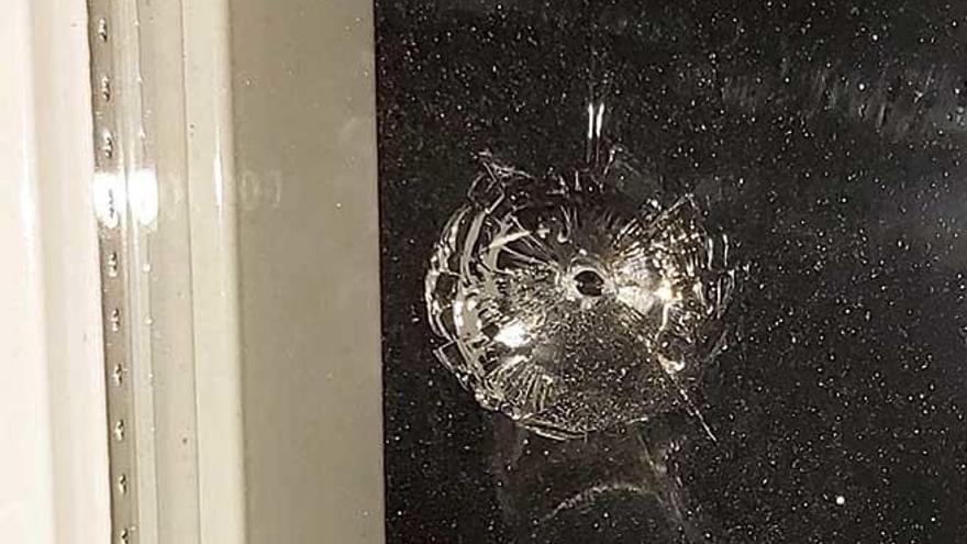 Balearon un supermercado porque no paga extorsiones imagen de la publicación