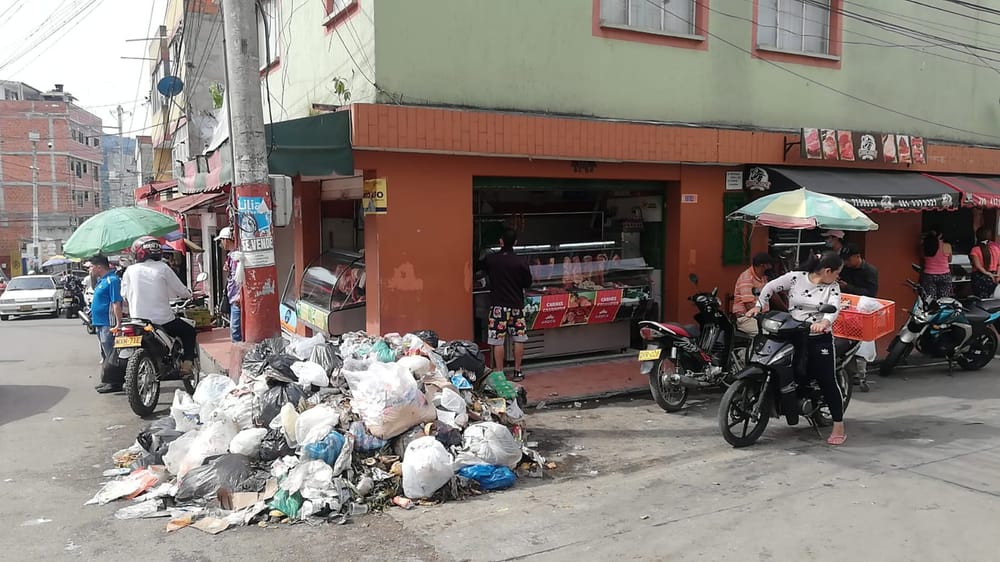 Arrojan basura a deshoras y en lugares inapropiados imagen de la publicación
