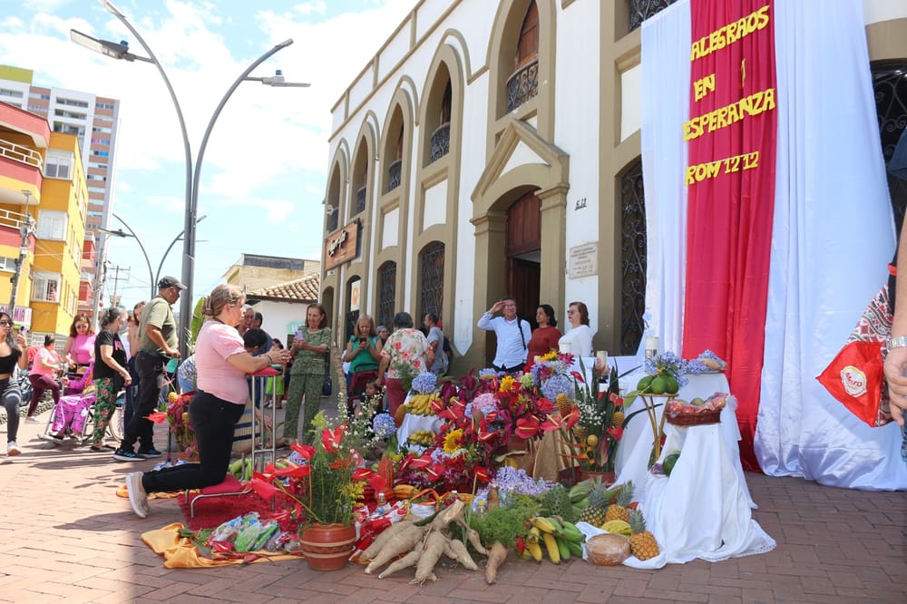 Llegó un ‘pedacito’ del campo al parque principal de Floridablanca imagen de la publicación
