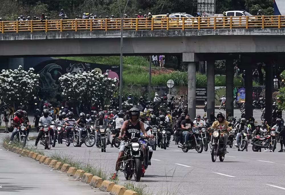 Un capturado y doce motos retenidas tras protesta de moteros en Bucaramanga imagen de la publicación