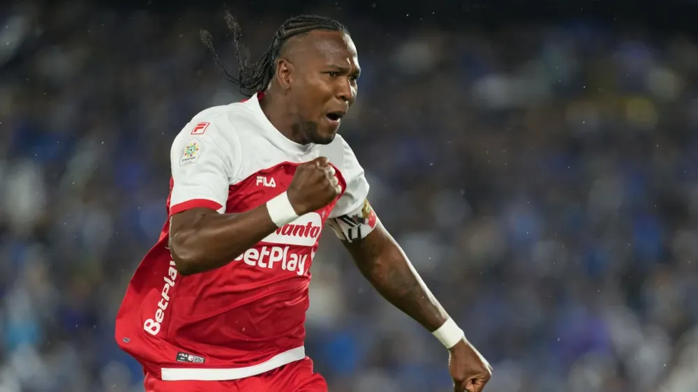 Santa Fe venció 2-1 a Millonarios y clasificó a la final: Rodallega respondió con contundencia a los críticos imagen de la publicación