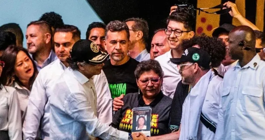 PETRO reunido en Antioquia con los peores criminales de Colombia imagen de la publicación