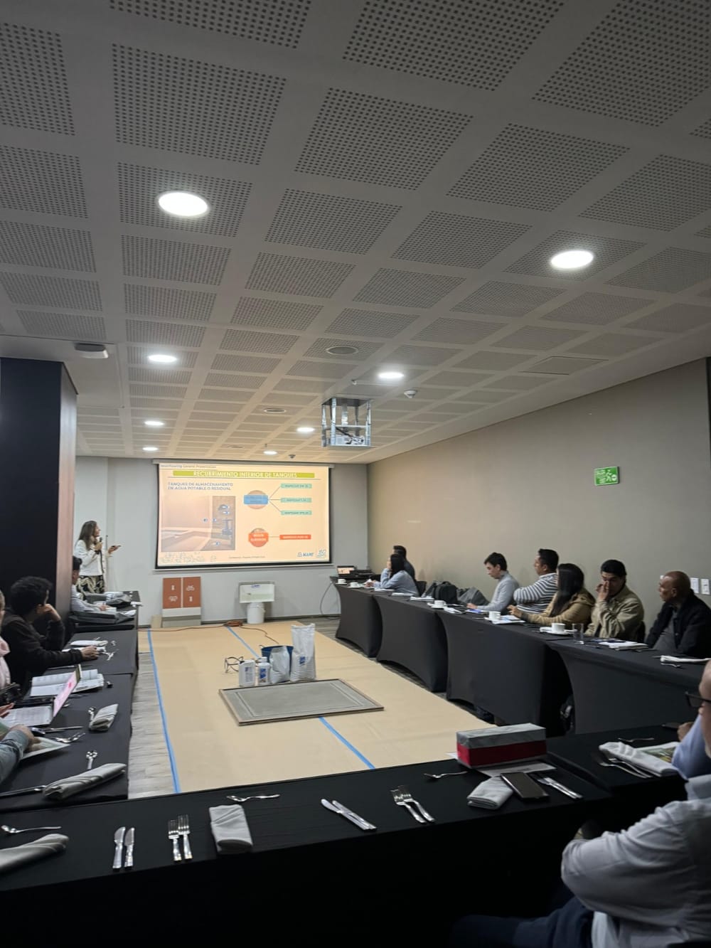 Más de 1.300 profesionales de la construcción serán capacitados en 13 ciudades del país imagen de la publicación