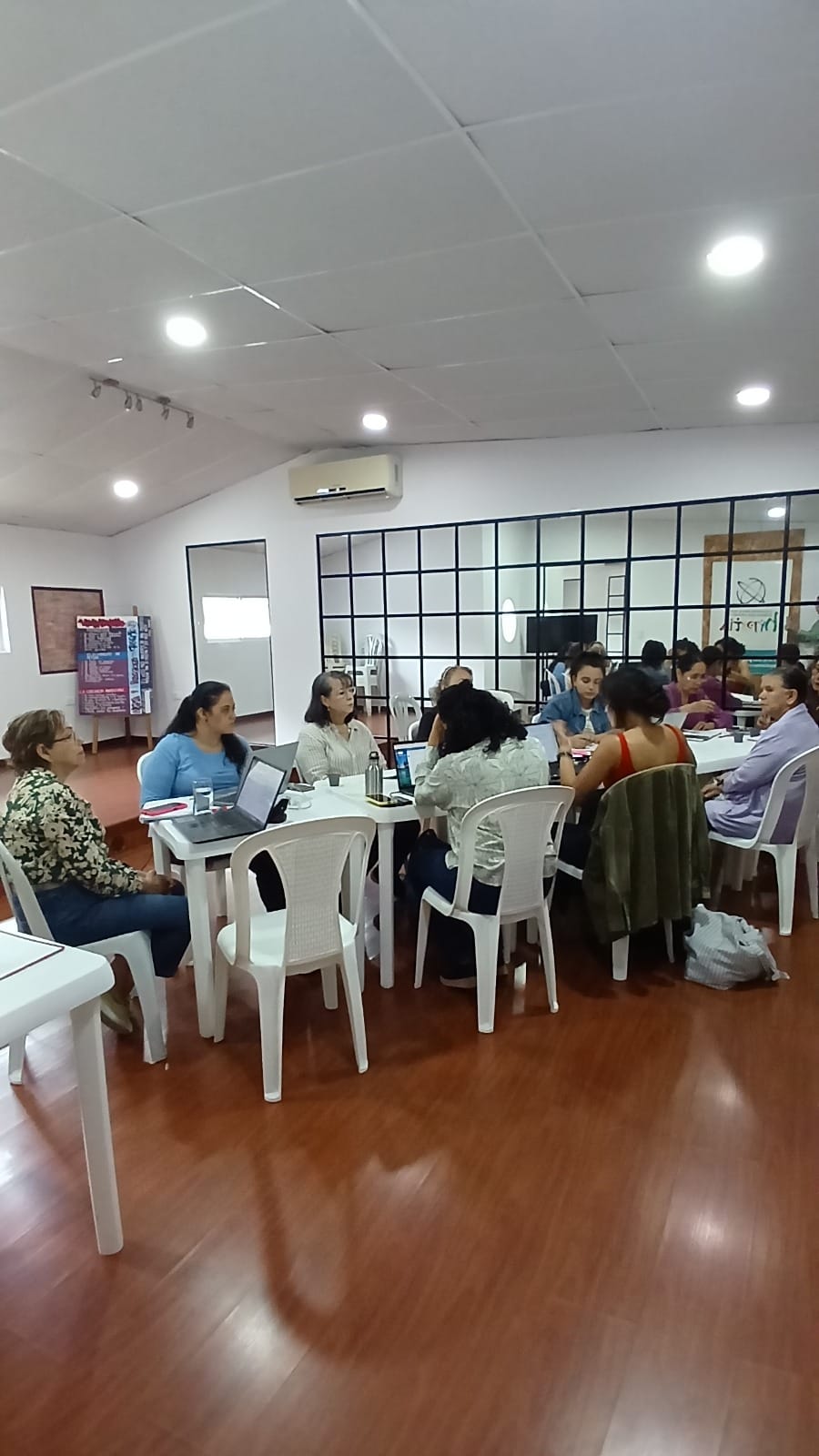 Hypatia le cumple al territorio imagen de la publicación