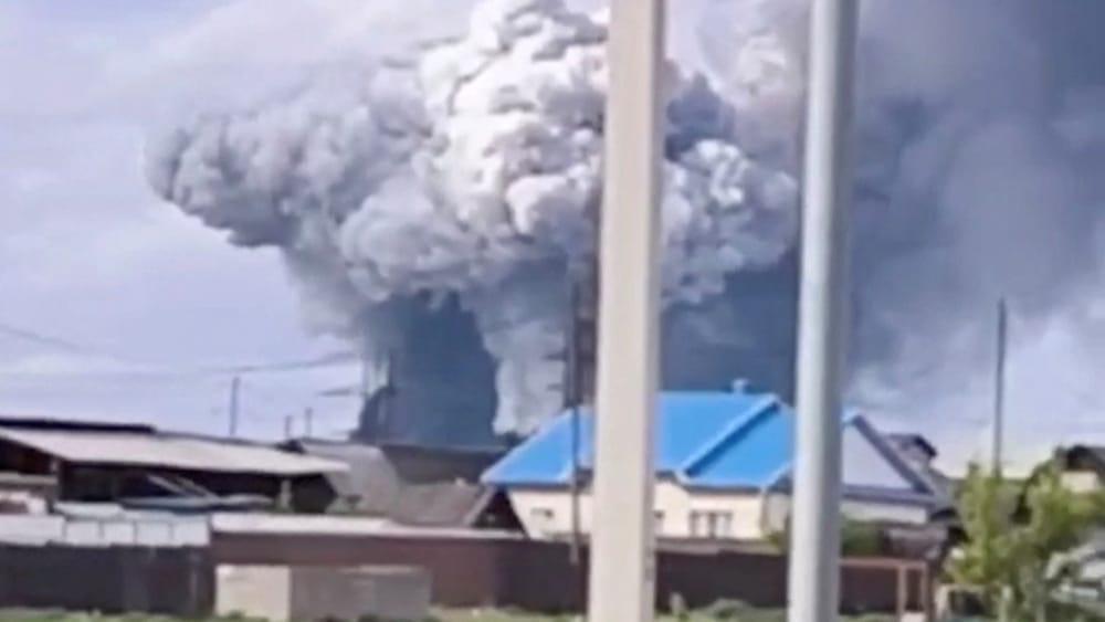 Ucrania lanza ataque con drones contra aeródromos rusos y destruye más de 40 aviones de guerra imagen de la publicación