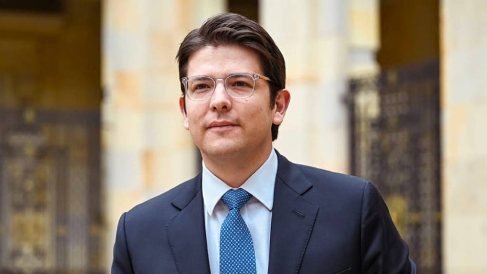 Dirigentes de la UTC se tomaron sindicatos oficiales Piden que se revoque credencial del senador Miguel Uribe Turbay imagen de la publicación