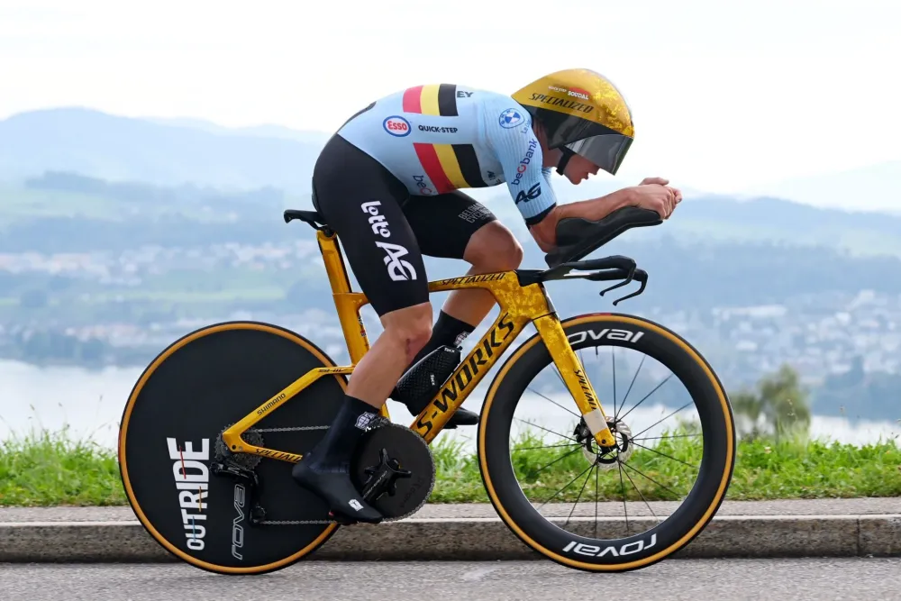 Triunfo en la contrarreloj para el belga Remco imagen de la publicación