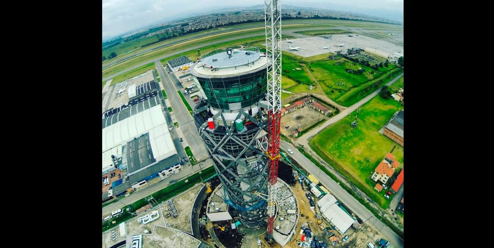 ¡Insólito! Un menor tomó el control del tráfico aéreo en El Dorado  …y los controladores lo permitieron imagen de la publicación