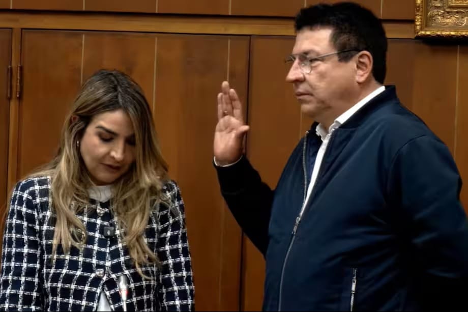 Petro sufre dura derrota en el Senado: Miguel Ángel Pinto asume presidencia de la Comisión Séptima, clave para la Reforma a la Salud imagen de la publicación