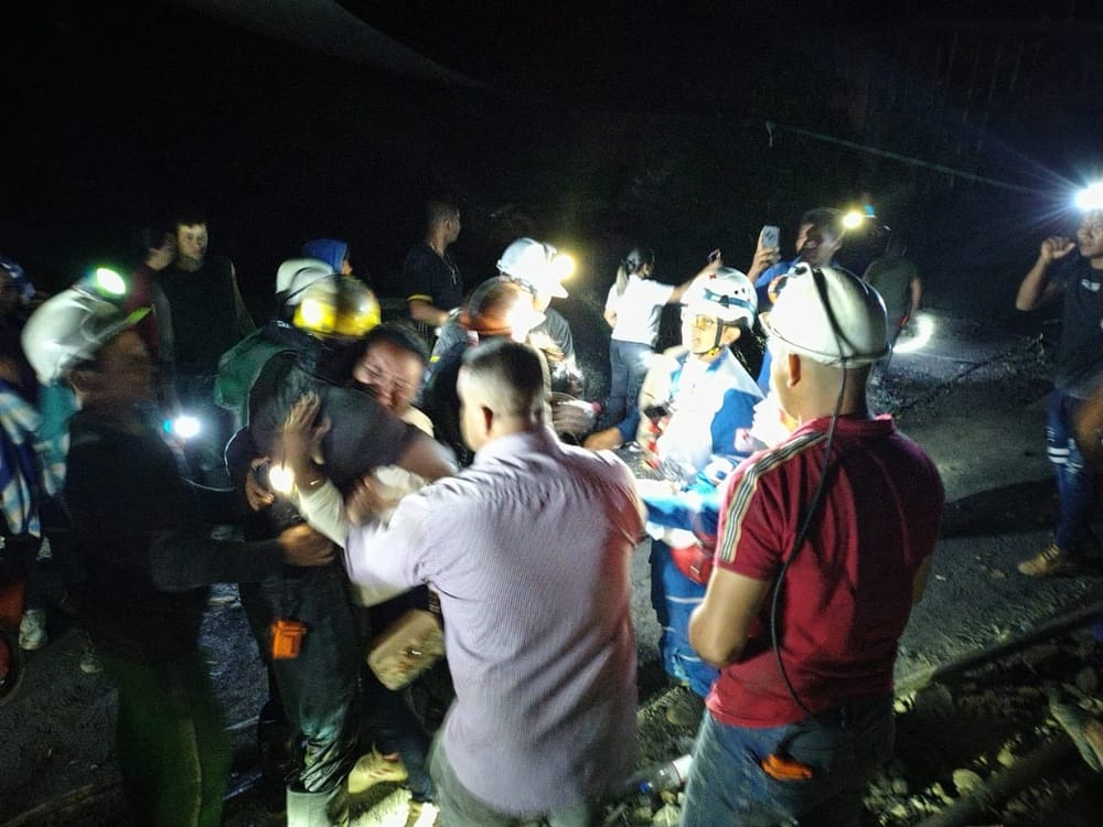 Tras 33 horas atrapados en una mina, rescatan grupo de mineros en Norte de Santander imagen de la publicación