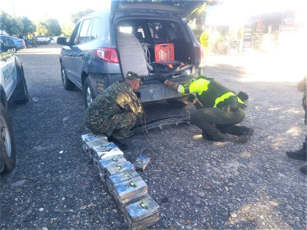 Capturado en Sabana de Torres sujeto que llevaba cocaína en compartimentos ocultos de su vehículo imagen de la publicación