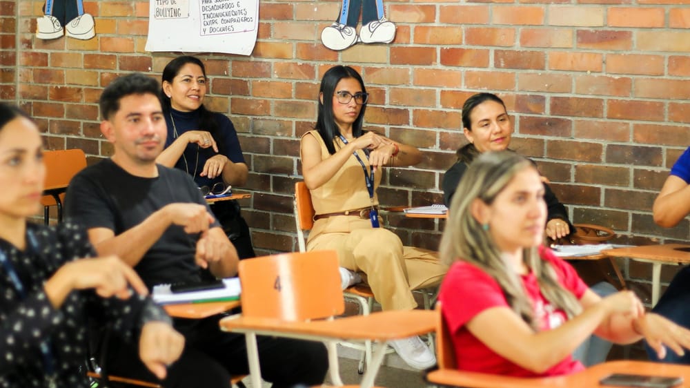 Empleados públicos de Floridablanca se capacitan en lenguaje de señas imagen de la publicación