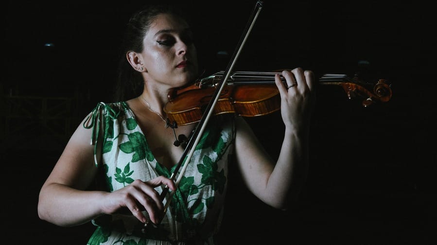 Jessica Navas en su proceso con el violín a la música de tradición culta imagen de la publicación