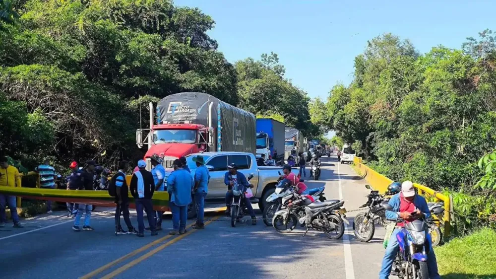 ARROCEROS mantienen los bloqueos en todo el país imagen de la publicación