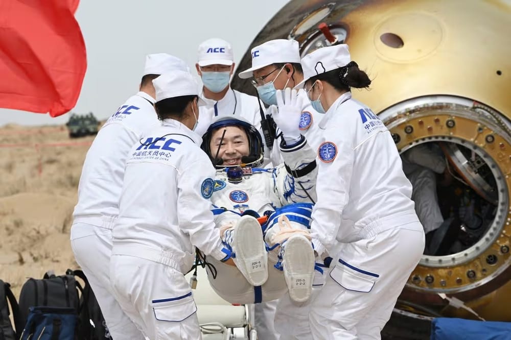 Astronautas de la Shenzhou-20 completan segunda caminata extravehicular en la estación Tiangong imagen de la publicación