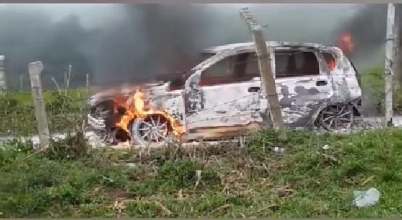 VIDEO. Hallan cadáver dentro de un carro incinerado en zona rural de Restrepo imagen de la publicación