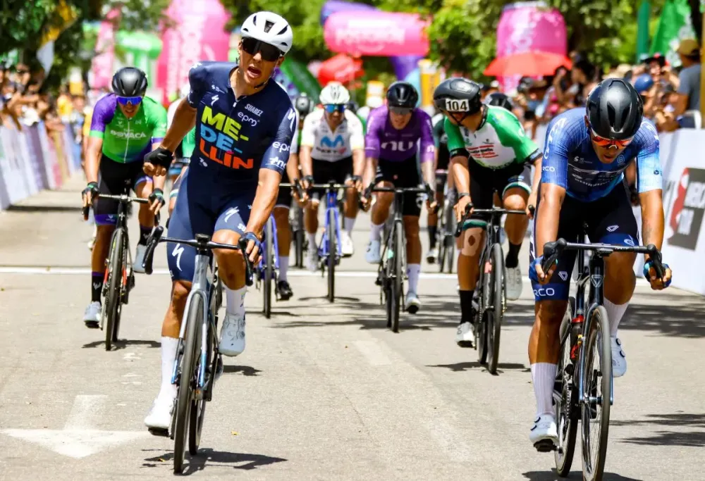 Wilmar Paredes primer líder de la Vuelta Colombia imagen de la publicación