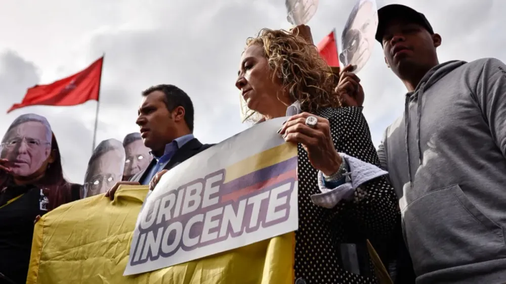 Bucaramanga se moviliza por la libertad de Álvaro Uribe Vélez. LE contamos cuándo y dónde imagen de la publicación