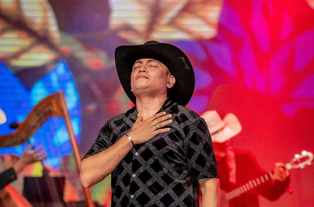 Jhon Onofre con un homenaje en vivo a los grandes éxitos de la música popular imagen de la publicación