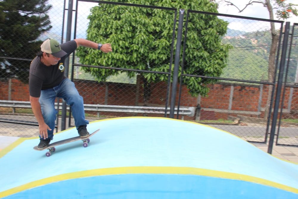 Skateboarding: la patineta que llevó a Óscar Piñeres de las calles de Bucaramanga a un escenario mundial en Rusia imagen de la publicación