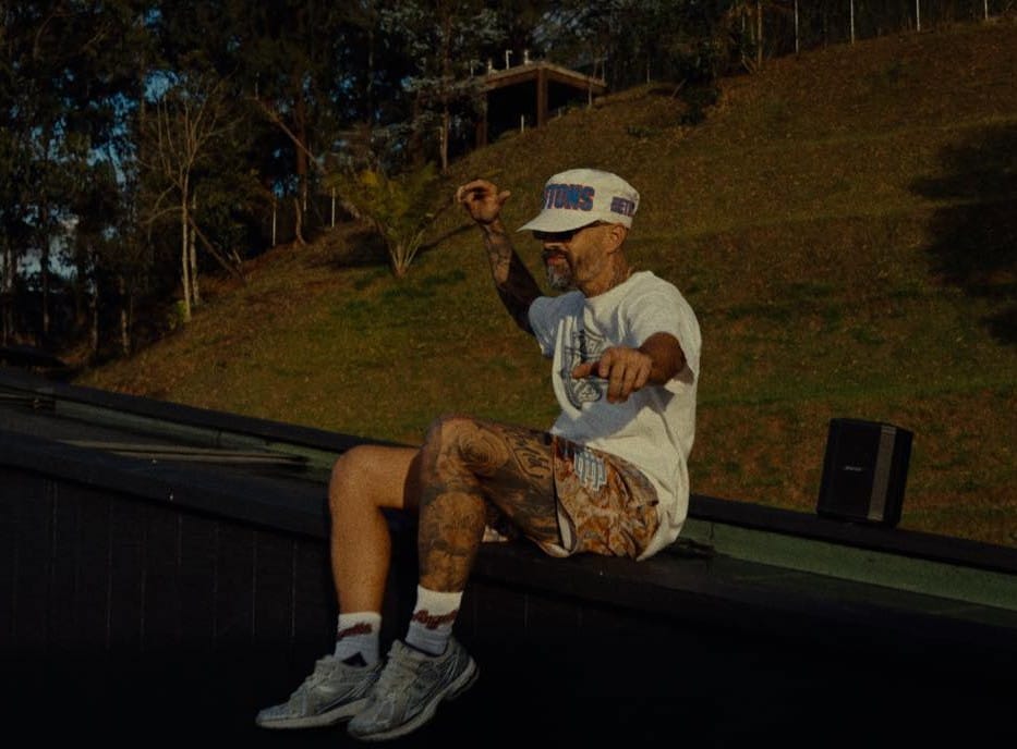 Mike Bahía: “El Lugar Más Feliz del Mundo” imagen de la publicación