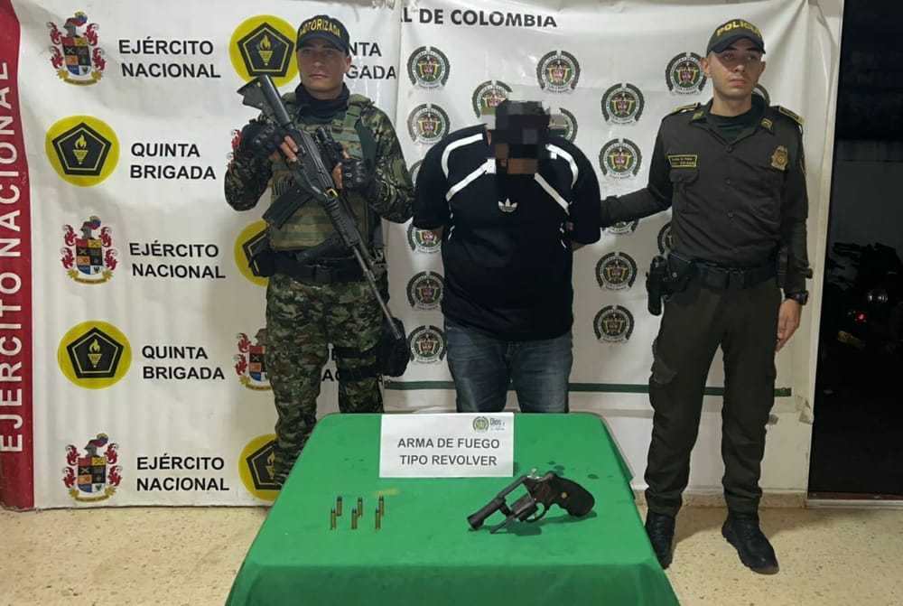 Fue detenido hombre que llevaba un revólver en Santander imagen de la publicación