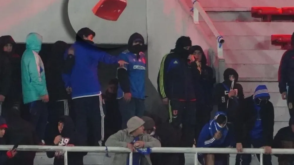 Conmebol cancela el partido entre Independiente y Universidad de Chile tras graves incidentes en Avellaneda imagen de la publicación