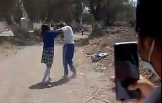 De una riña escolar a una tragedia nacional: la pelea entre dos menores de 13 años que terminó con la muerte de una menor de 13 años... y todo quedó en video imagen de la publicación