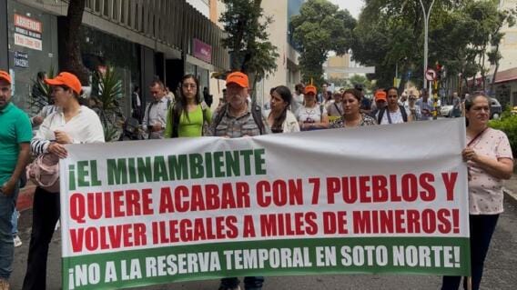 Congresistas, alcaldes y mineros denuncian persecución del Gobierno a la minería legal en Santander imagen de la publicación