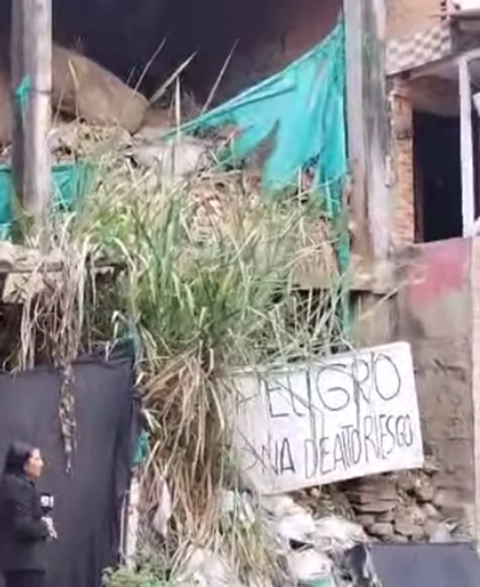 Enorme ‘nido’ de rocas amenaza con causar una tragedia en Floridablanca imagen de la publicación
