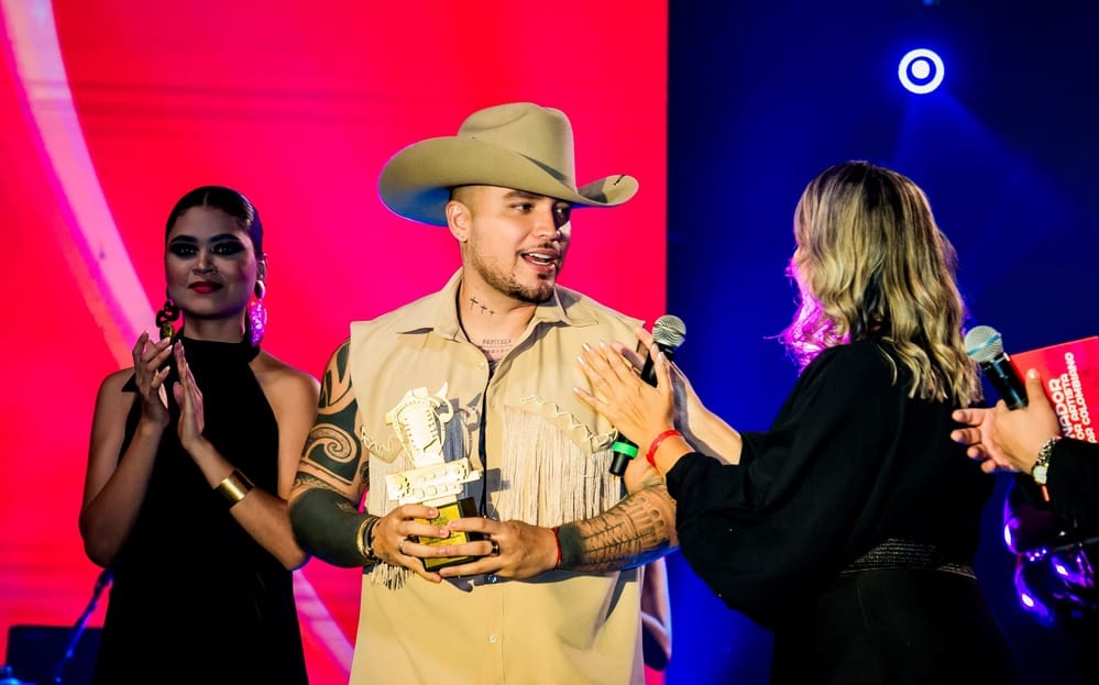 Jessi Uribe sigue arrasando y es galardonado en Premios Monitor Latino imagen de la publicación