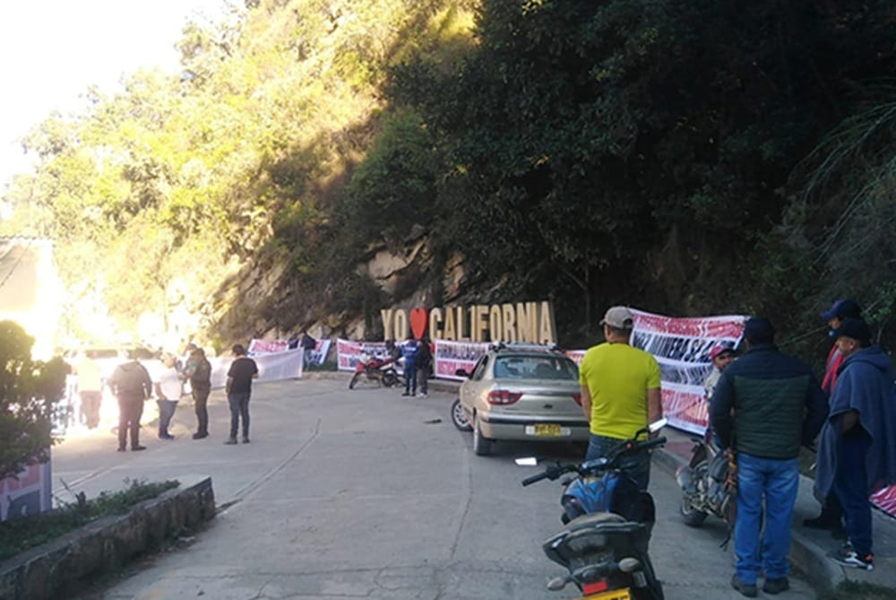 Mineros de  California  bloquean carretera hacia Bucaramanga e  impiden ingreso del Servicio Geológico Colombiano imagen de la publicación