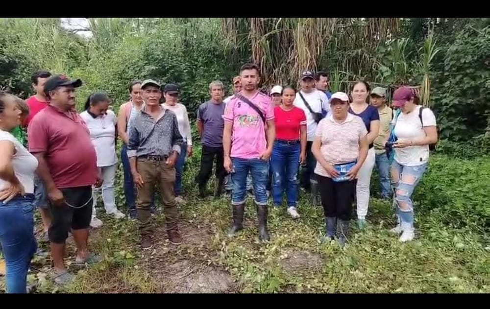 Comunidad de El Guacamayo en protesta por paro de obras en colegio imagen de la publicación