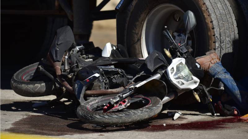 Motociclista murió tras accidente con tractocamión vía Bucaramanga- El Playón imagen de la publicación