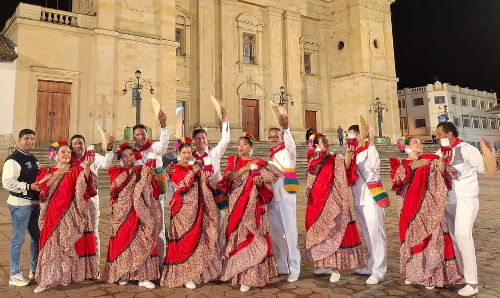 Docentes del Grupo de danza Arlí con orgullo industrialista imagen de la publicación