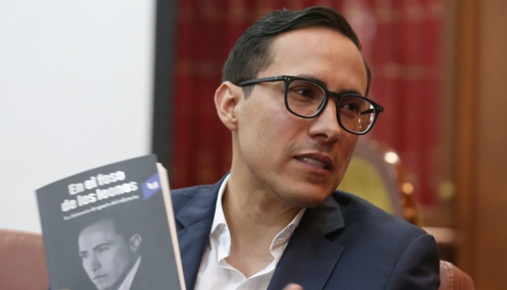 Reapareció el exgobernador de Santander Richard Aguilar Villa y lanzó nuevo libro imagen de la publicación