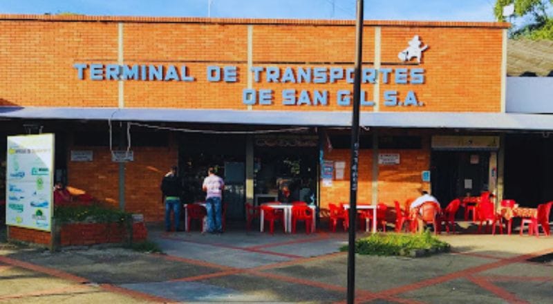 Con el olfato de 'Yordi', policía incauta 9 kilos de marihuana y base de coca en terminal de San Gil imagen de la publicación