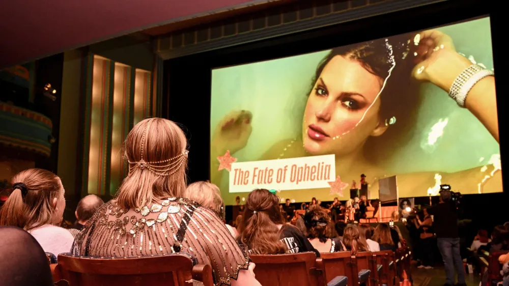 Taylor Swift sigue batiendo récords con su película “The Official Release Party of a Showgirl” imagen de la publicación