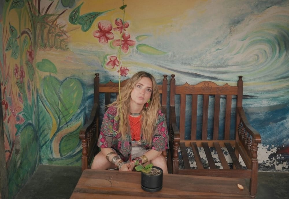 Mirella Cesa celebra lo cotidiano en su nuevo video imagen de la publicación