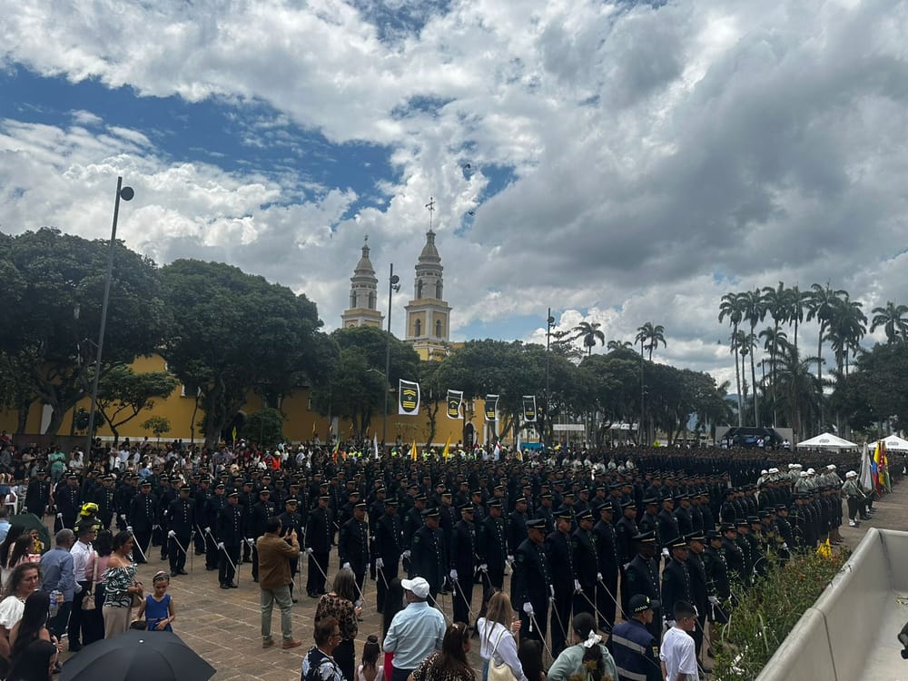 Reconocimiento al servicio: 650 policías ascendieron en Bucaramanga y Santander imagen de la publicación