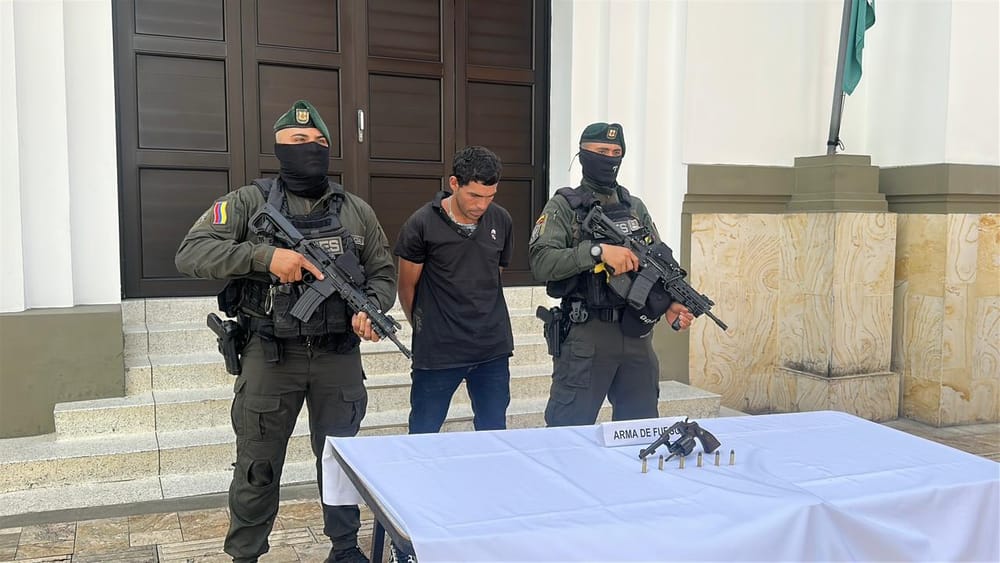 Cogen a "Miliciano" un Revólver en Villa Esperanza, Floridablanca imagen de la publicación