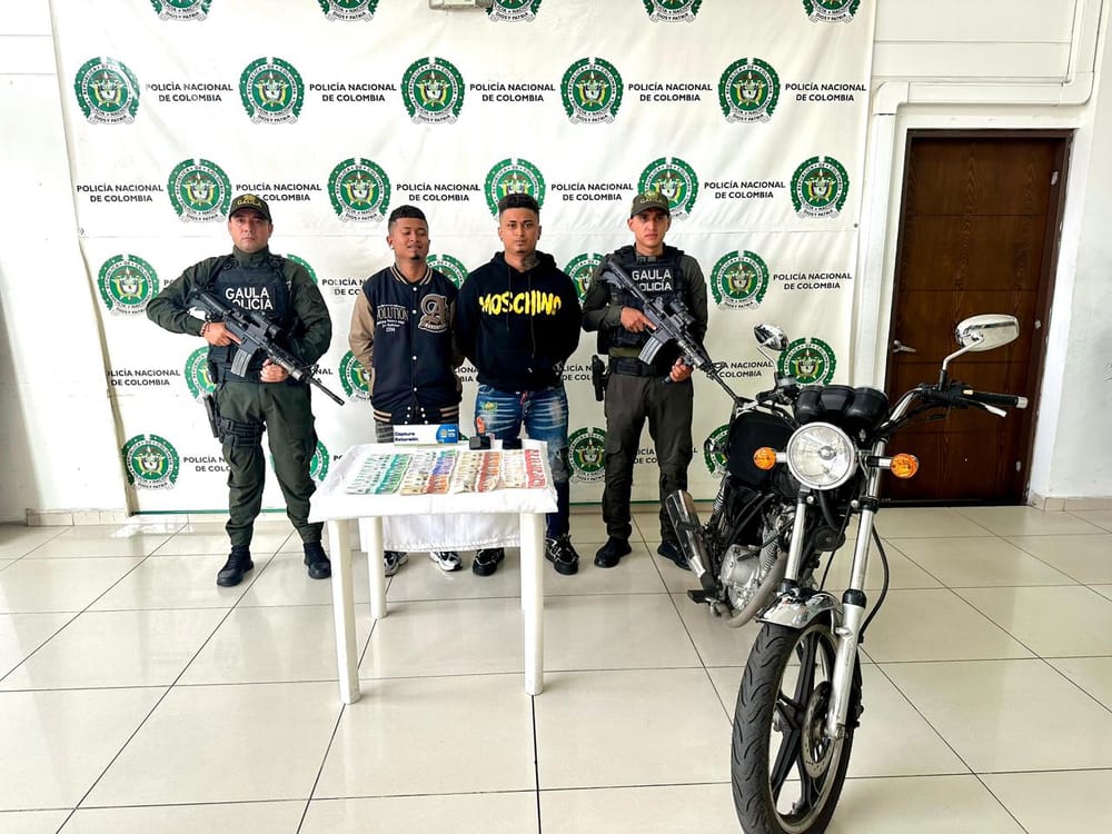 Cayeron "Coste" y "Tatoo", tras extorsionar a una funcionaria de la Rama Judicial de Bucaramanga imagen de la publicación