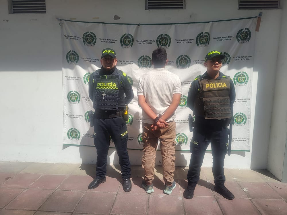 Hombre violó prisión domiciliaria por porte de armas de fuego en Santander y fue sorprendido por la policía imagen de la publicación