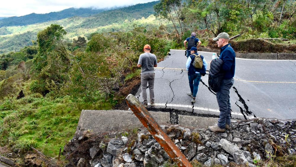 Invías habilita paso en Gualilo y evalúa solución definitiva para la vía Landázuri–Barbosa imagen de la publicación
