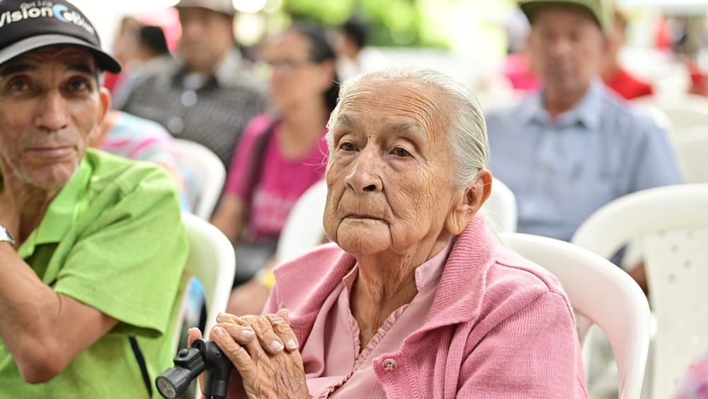 Nonos y nonas de Colombia reciben su primer bono pensional de $230 mil imagen de la publicación